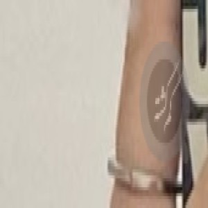 یدونه انگشتر طلا به رنگ سفید به شکل مربع گم کرده ام